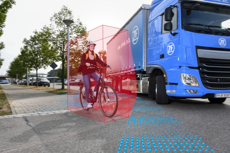 Blind Spot Monitoring: ZF Makes Trucks More Secure in Inner-City Traffic 