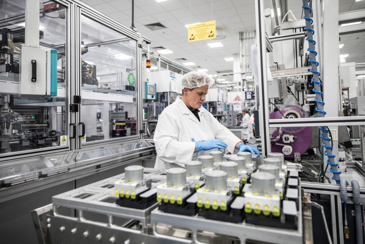 Endmontage des Elektronischen Stabilitätskontrollsystems (EBC 460) in Koblenz