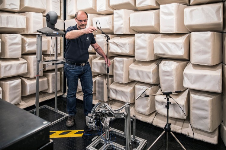 Noise measurement test on an electric parking brake (NVH) in Koblenz, Germany