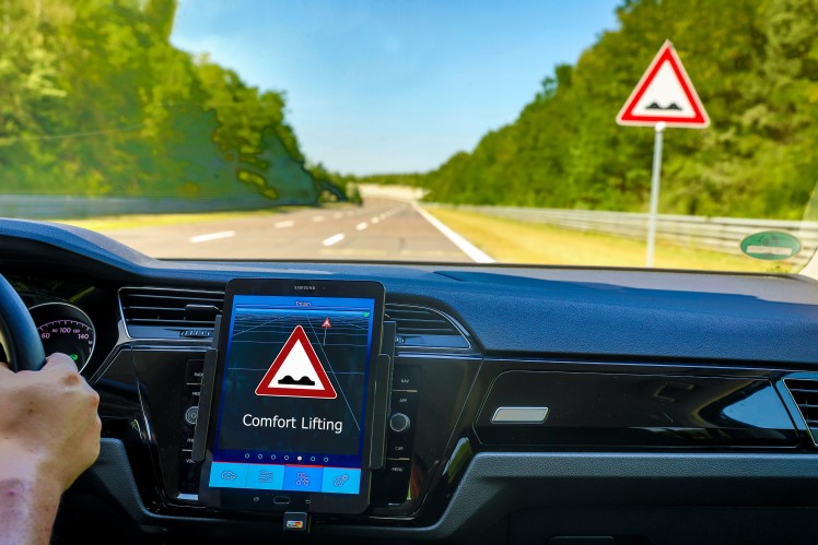 Vorausschauendes Fahrwerk: ZF Vehicle Motion Control und smarte Sensorsysteme sorgen für die sanfte Fahrt in Richtung Zukunft