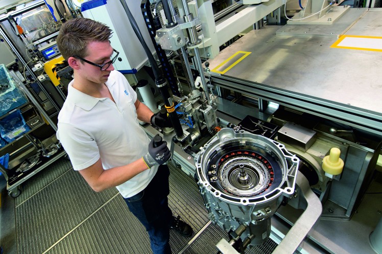 ZF Wins Major Business for New 8-Speed Automatic Transmission