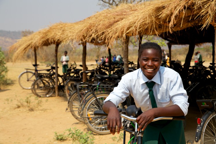 „ZF hilft.“-Projekt „100 Jahre – 100 Schulen“