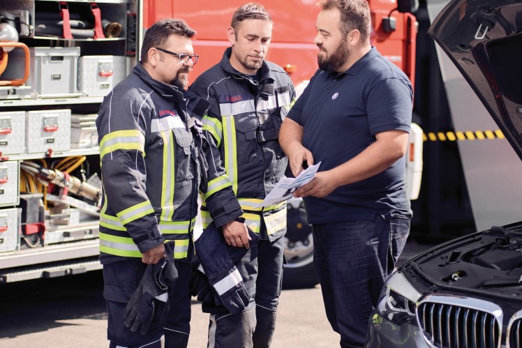 Relaxed handling of electric vehicles: ZF Aftermarket trains firefighters