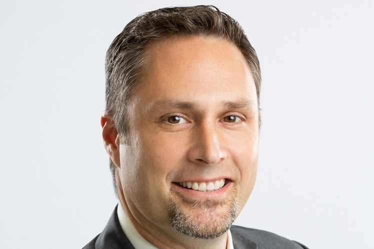 Bio: Julien Plenchette