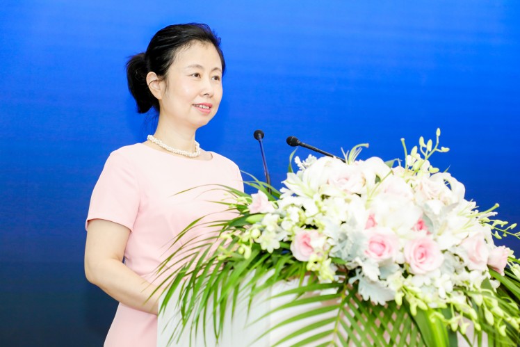 采埃孚中国总裁及亚太区运营高级副总裁汪润怡女