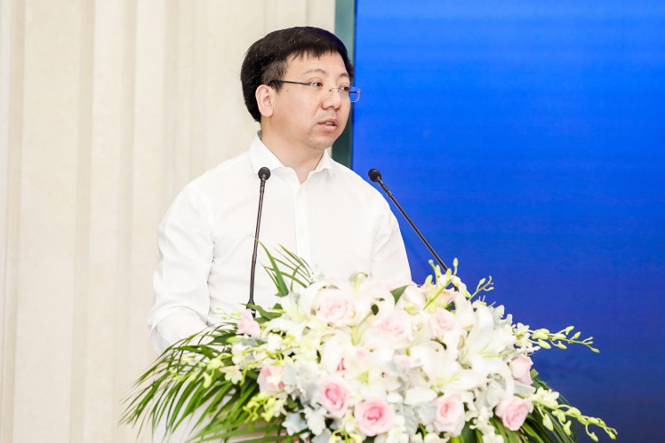 上海市徐汇区委常委、副区长俞林伟表