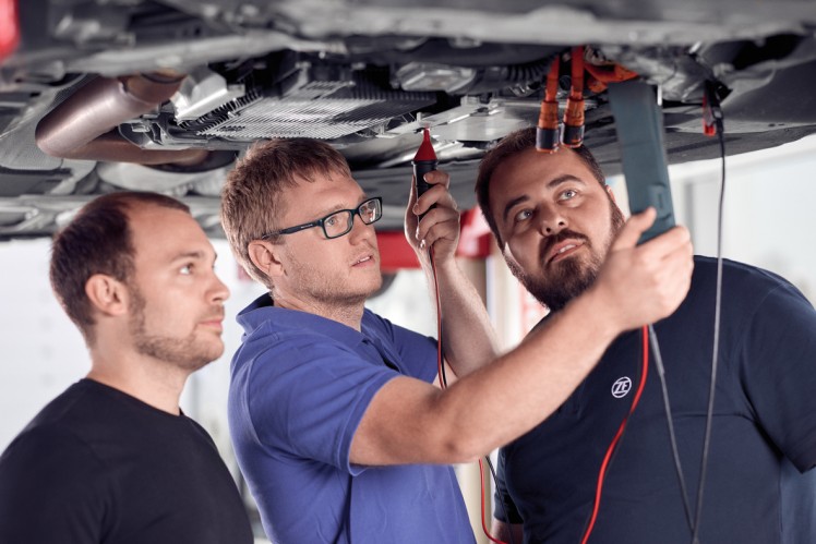 ZF Aftermarket significantly expands range of training courses on electromobility
