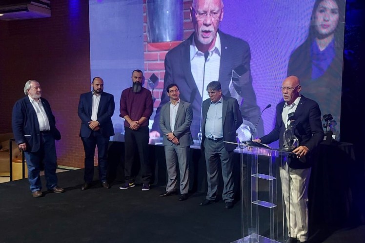 Carlos Delich, presidente da ZF, é eleito executivo do ano na categoria Fornecedores do Prêmio AutoData 