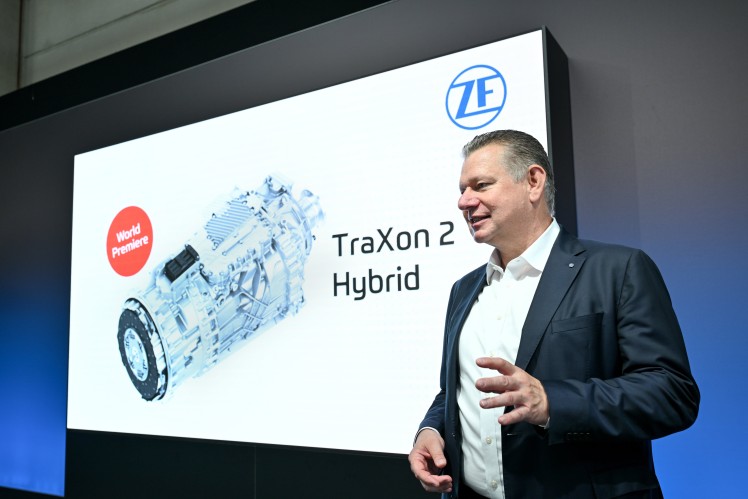 Prof. Dr. Peter Laier presents the new TraXon 2 Hybrid transmission system for heavy commercial vehicles