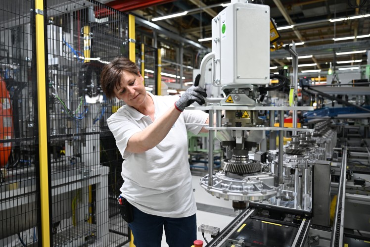 Mounting the planetary gearbox