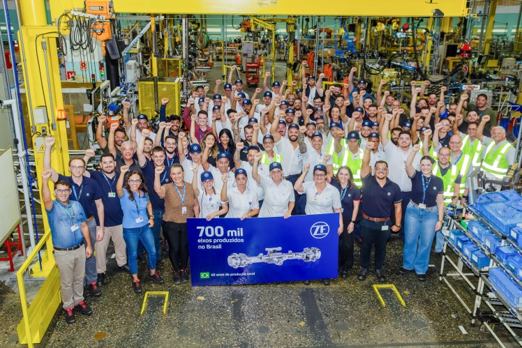 A ZF atinge a marca de 700 mil eixos produzidos no Brasil