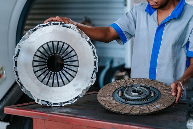 ZF Aftermarket lança discos e platôs SACHS para veículos pesados Agrale, Mercedes-Benz e Volkswagen