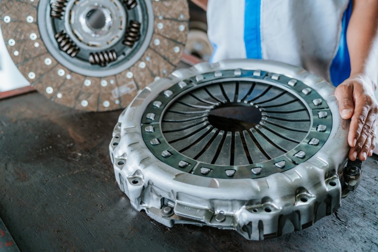 ZF Aftermarket lança kit de embreagem da marca SACHS para ônibus Mercedes-Benz equipados com TraXon