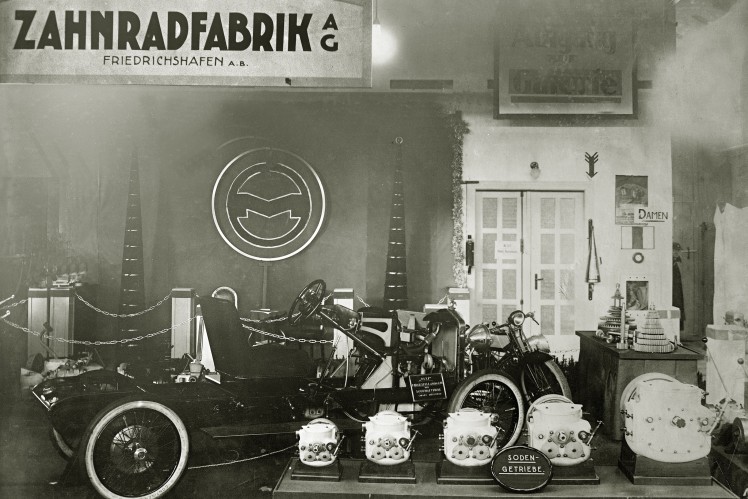 08-01_Ausstellung mit Soden-Getriebe 1924