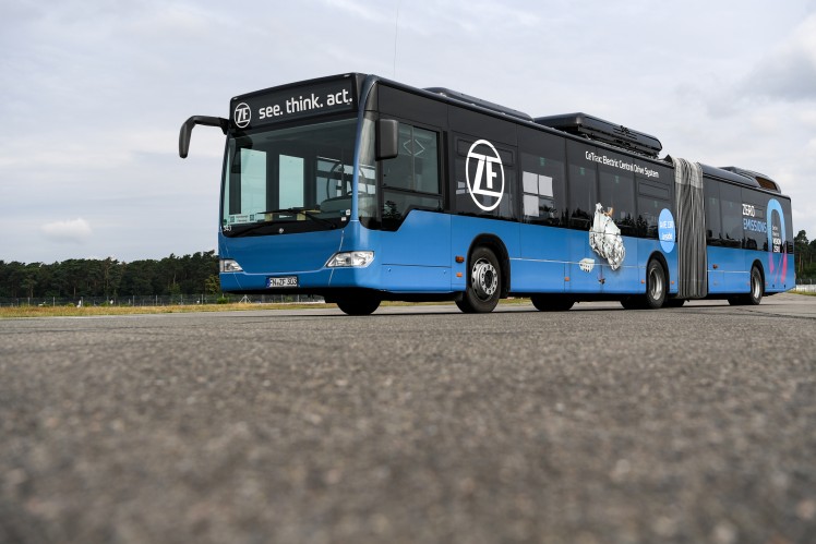 Full speed ahead: The prototype bus equipped with two AVE 130 electric portal axes