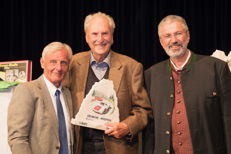 Glücklicher Sieger: Heinrich Maltz (Mitte) neben Veranstalter Joachim Althammer (rechts) und Moderator Hannes Mayerl (links).